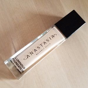 Anastasia Beverly Hills Luminous Liquid Foundation 130N